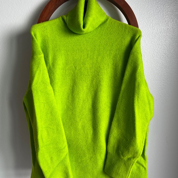 Soft knit sweater - Picture 1 of 4